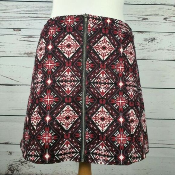 🏷️2/$15 H&M Red Print Mini Skirt with Zipper - Picture 3 of 8